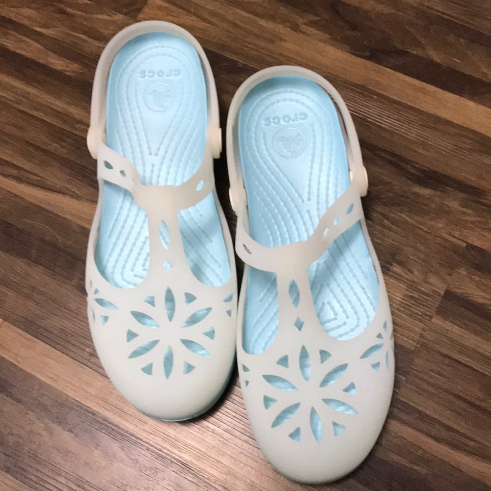 Crocs white and blue clog, women’s size 8